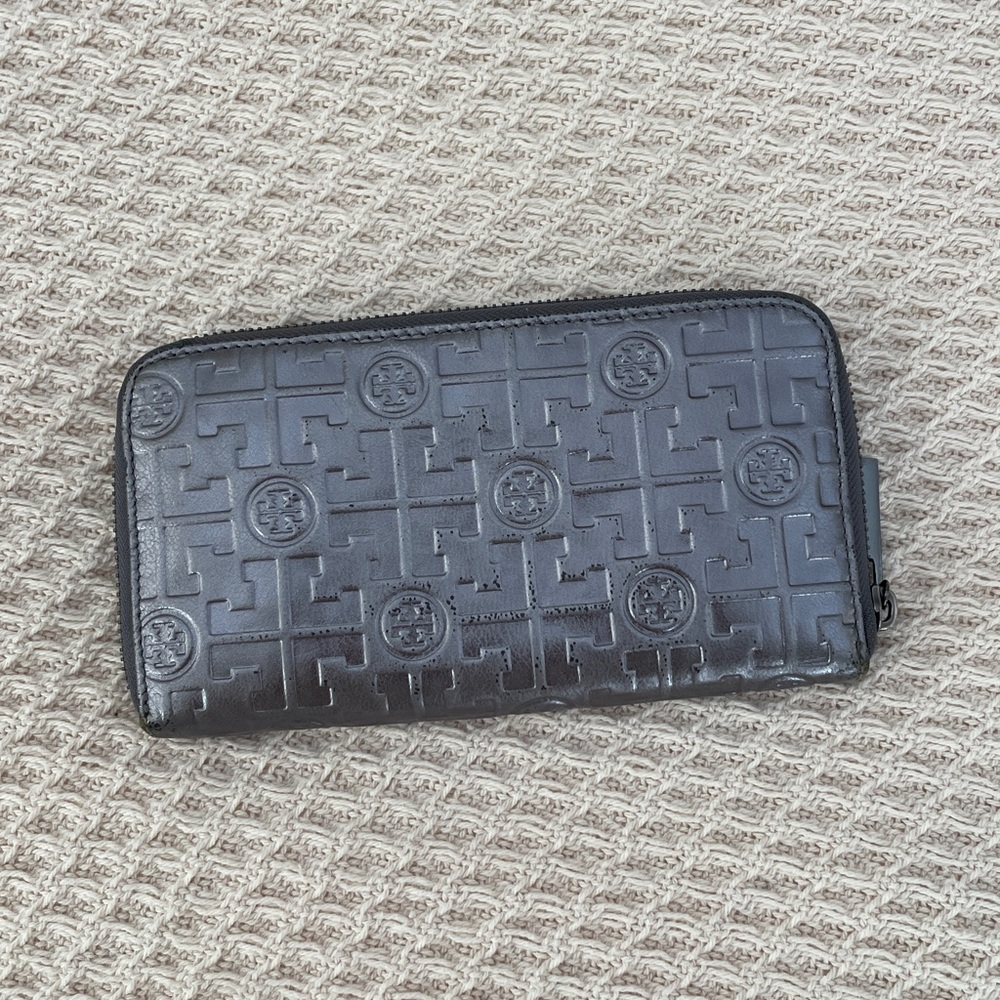 Tory Burch gray metallic continental zip wallet retail $ 195 - Picture 9 of 11